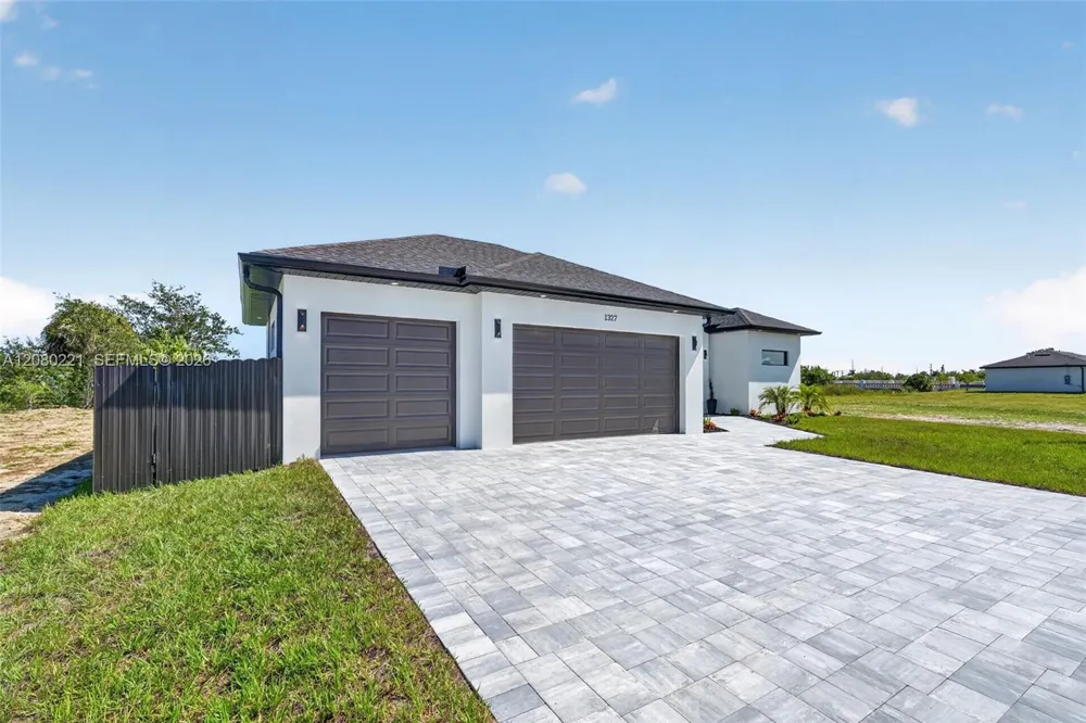 1327 23rd ST Cape Coral, FL 33909