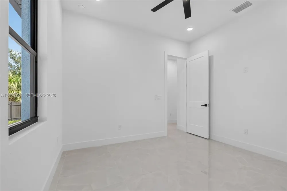 1327 23rd ST Cape Coral, FL 33909