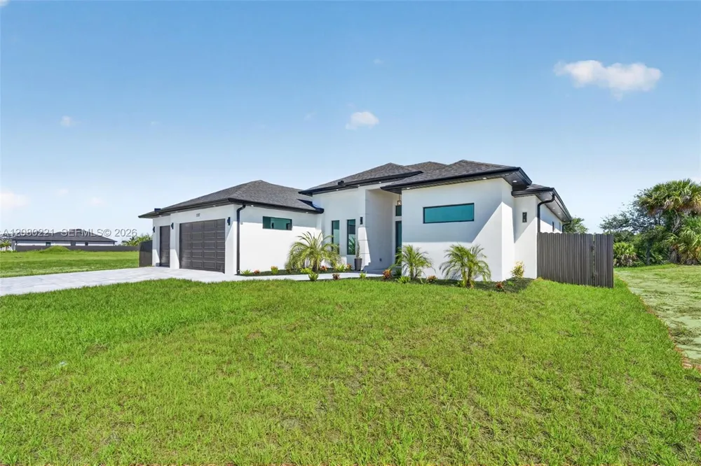 1327 23rd ST Cape Coral, FL 33909