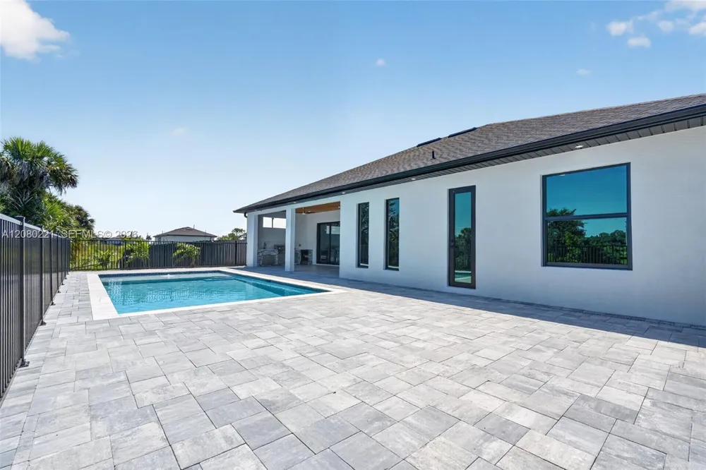1327 23rd ST Cape Coral, FL 33909