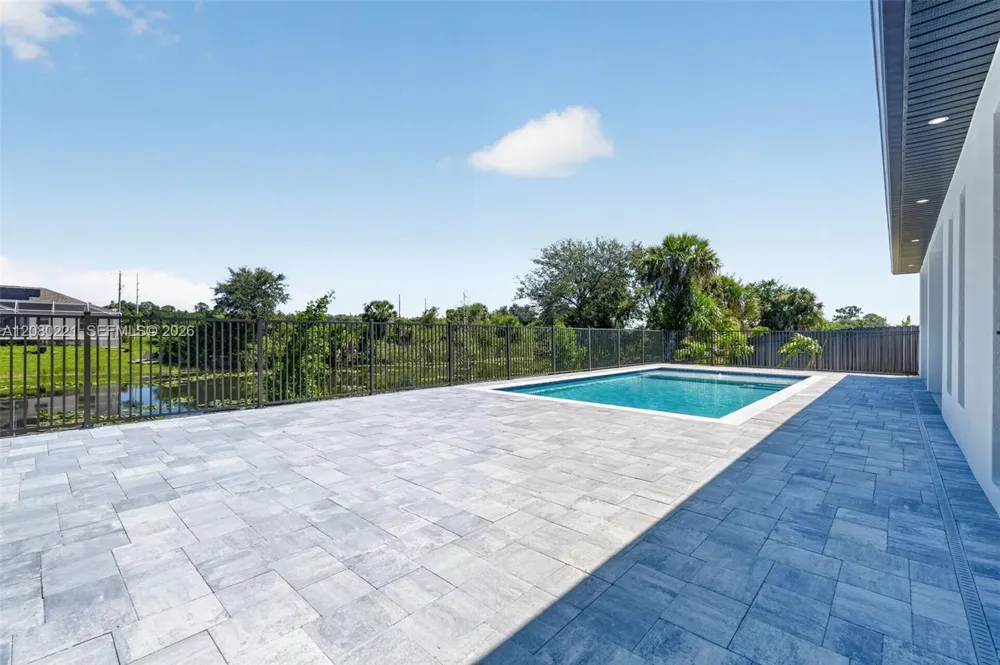 1327 23rd ST Cape Coral, FL 33909