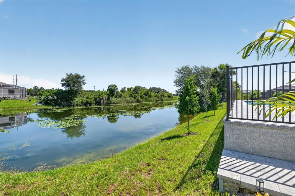 1327 23rd ST Cape Coral, FL 33909