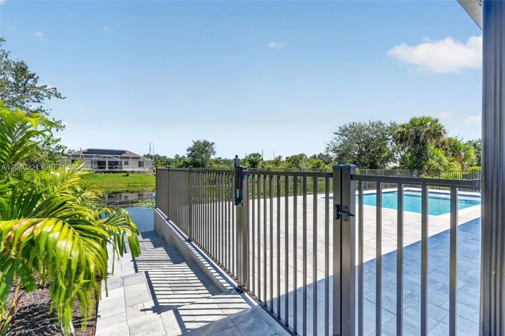 1327 23rd ST Cape Coral, FL 33909