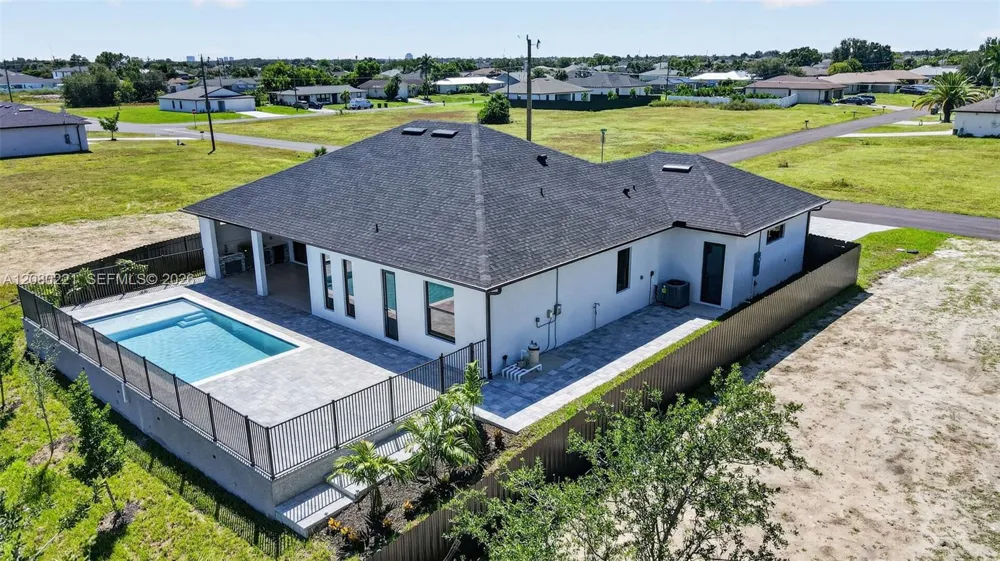 1327 23rd ST Cape Coral, FL 33909
