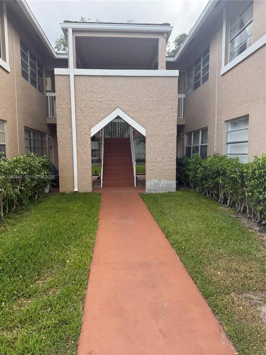 838 Twin Lakes Dr #19-E Coral Springs, FL 33071
