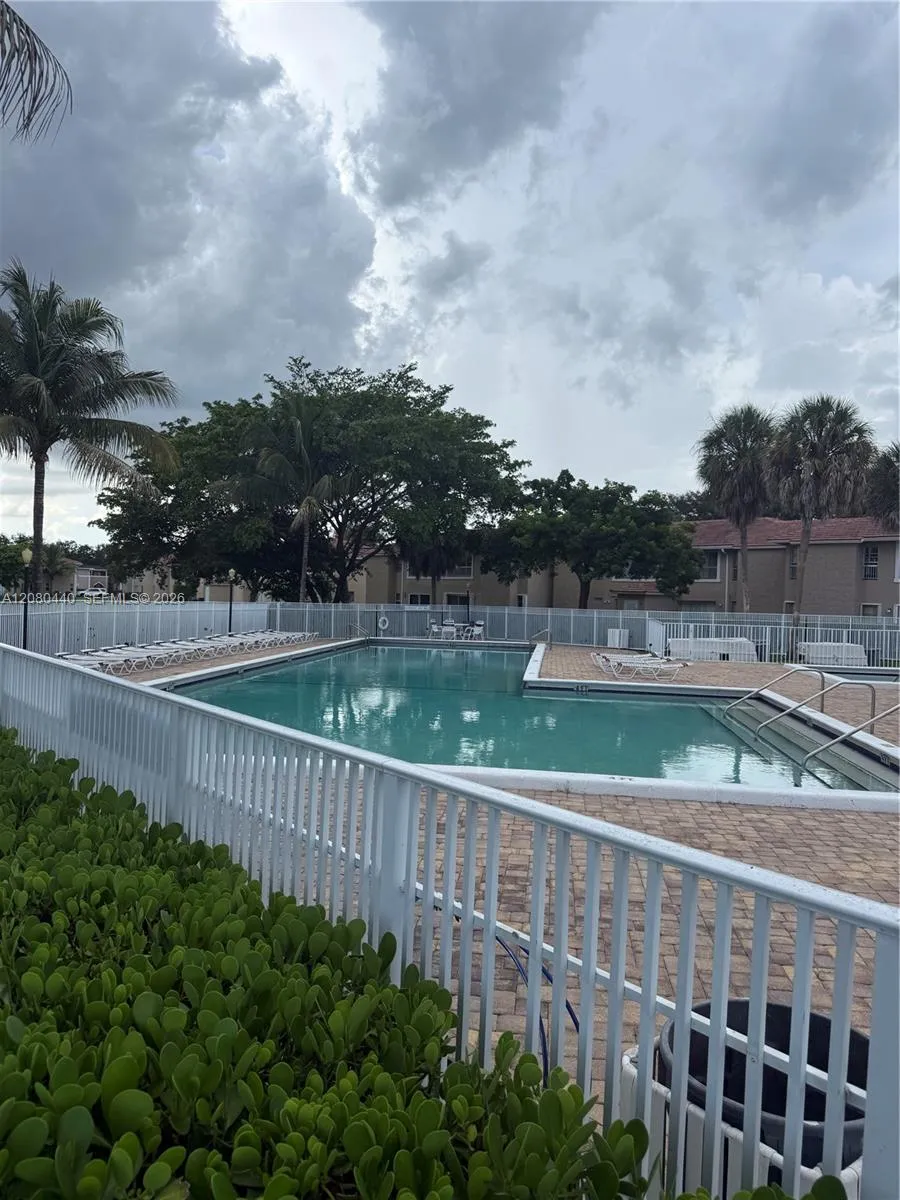 838 Twin Lakes Dr #19-E Coral Springs, FL 33071