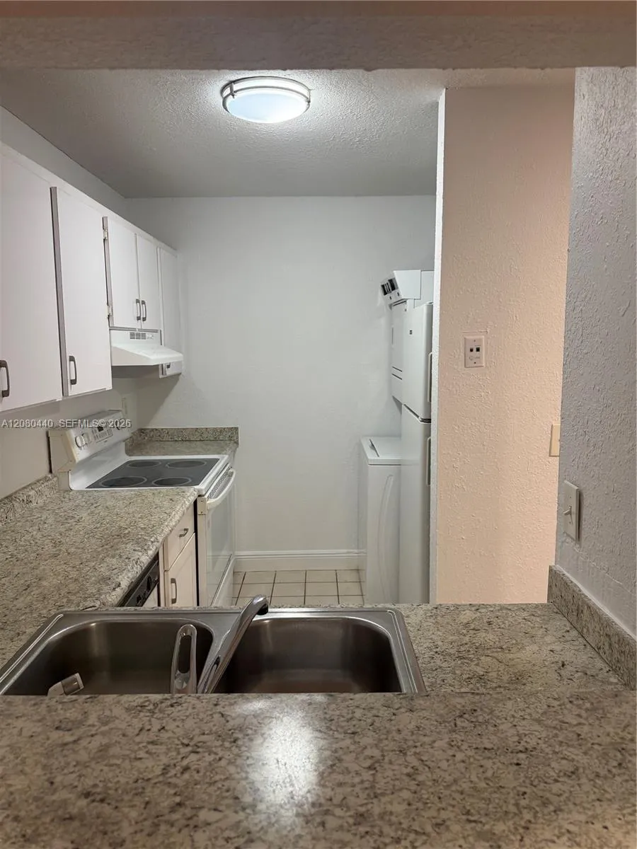 838 Twin Lakes Dr #19-E Coral Springs, FL 33071