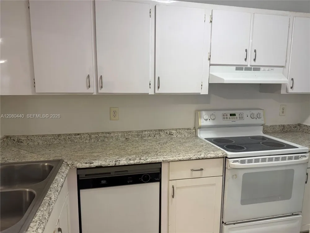 838 Twin Lakes Dr #19-E Coral Springs, FL 33071