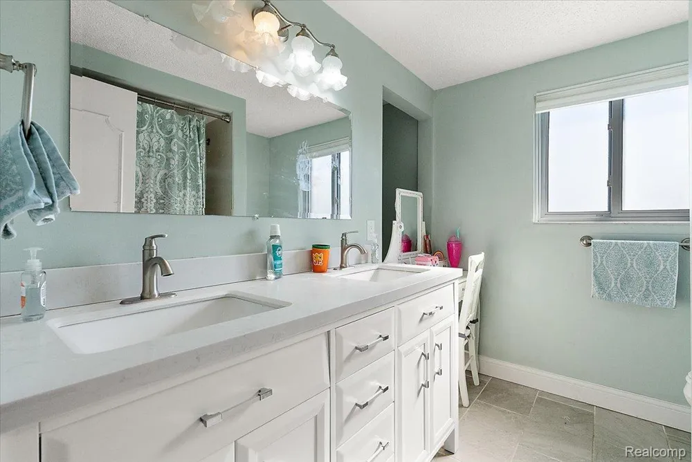 46636 E Oakwood Drive #55 Macomb Township, MI 48044