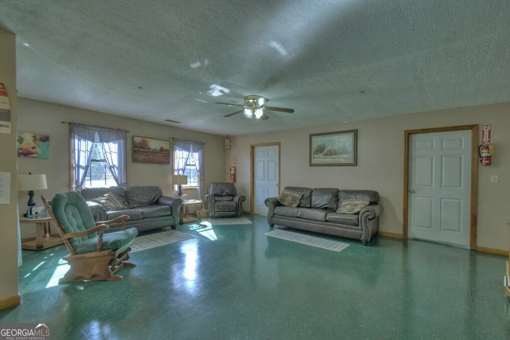 160 Moores RD Mineral Bluff, GA 30559