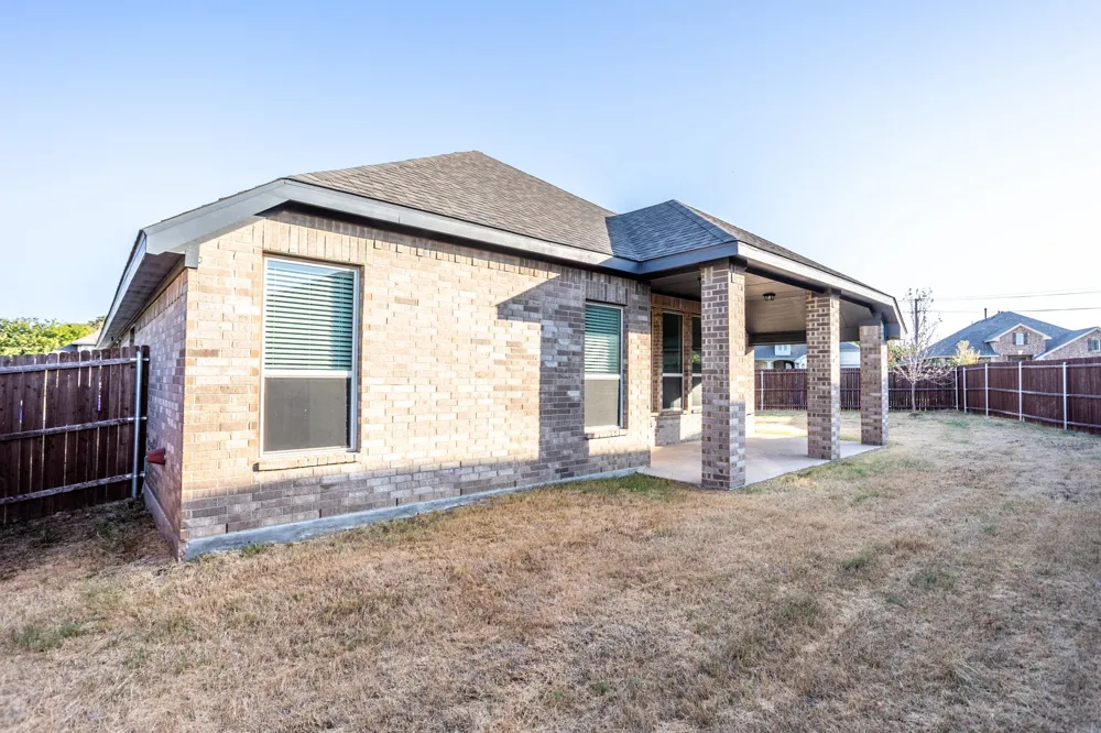 118 Sycamore Street Balch Springs, TX 75181