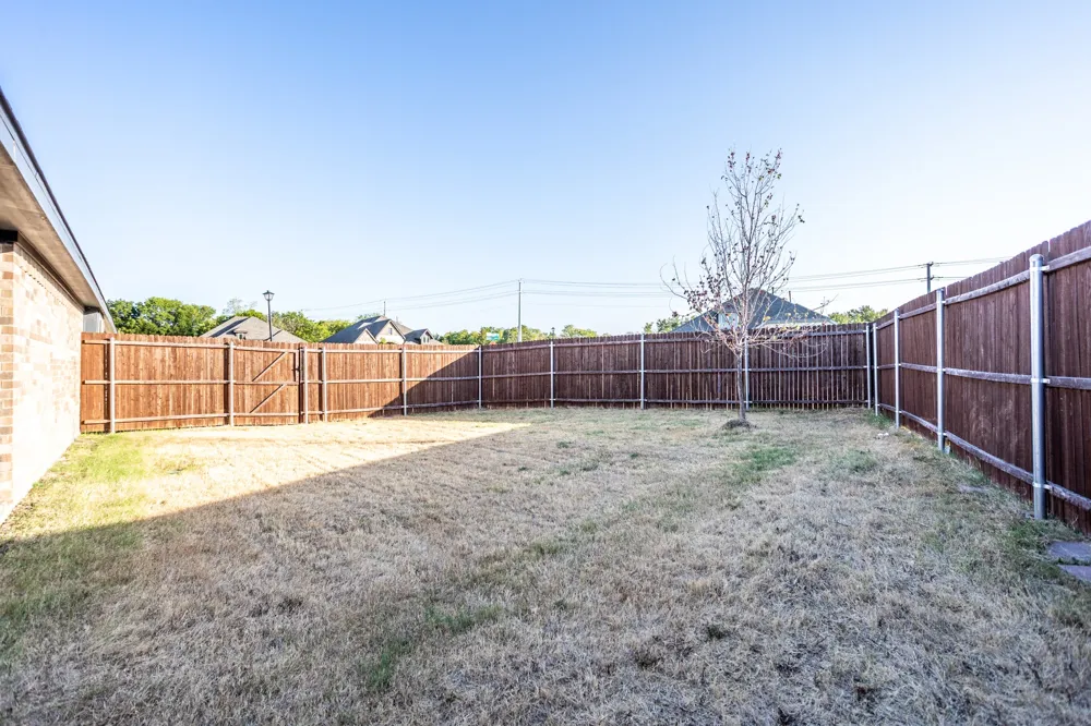 118 Sycamore Street Balch Springs, TX 75181