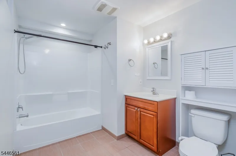 148 Oakwood Ave Cliffside Park, NJ 07010