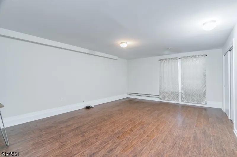 148 Oakwood Ave Cliffside Park, NJ 07010
