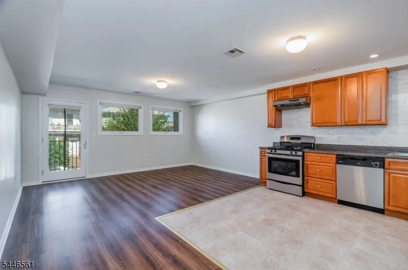 148 Oakwood Ave Cliffside Park, NJ 07010