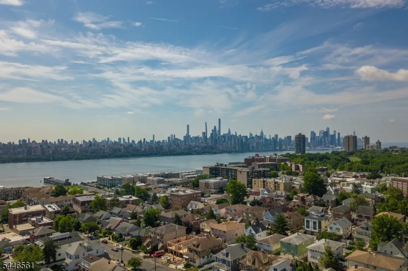 148 Oakwood Ave Cliffside Park, NJ 07010