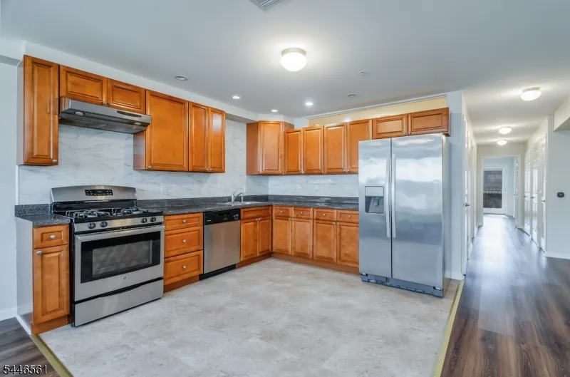 148 Oakwood Ave Cliffside Park, NJ 07010