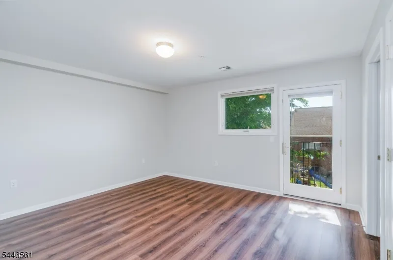 148 Oakwood Ave Cliffside Park, NJ 07010