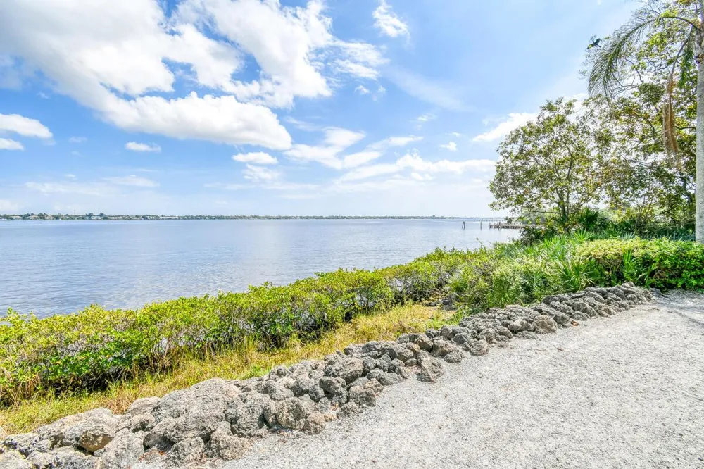 2570 NW Seagrass Drive #3a Palm City, FL 34990