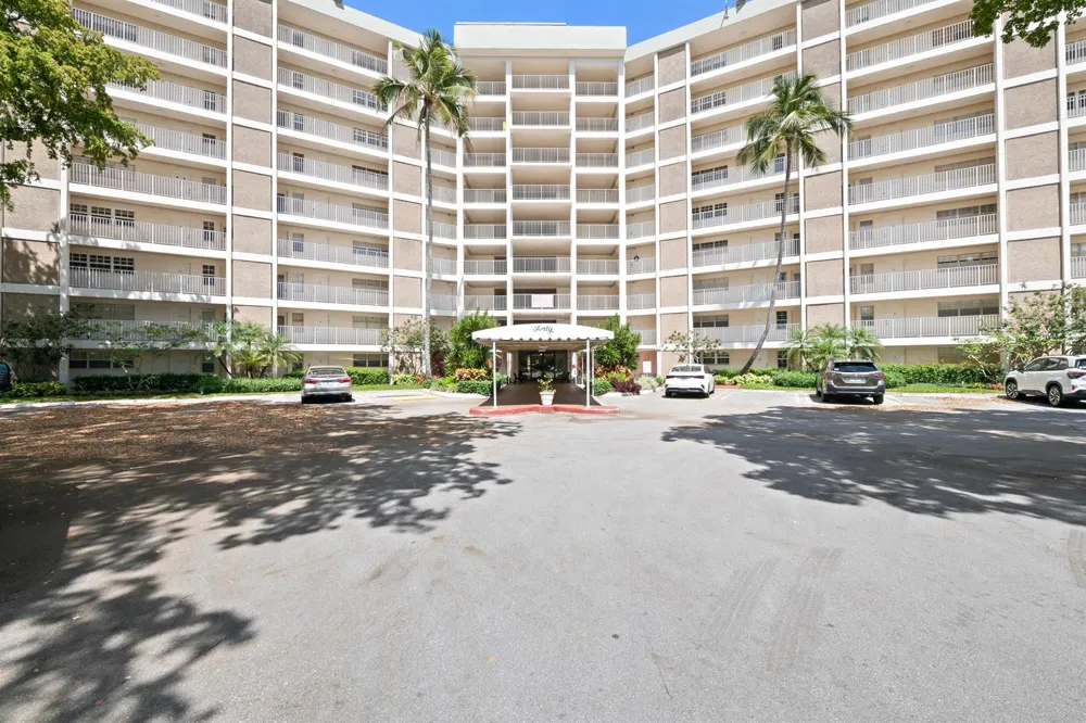 3051 COURSE DRIVE #211 Pompano Beach, FL 33069
