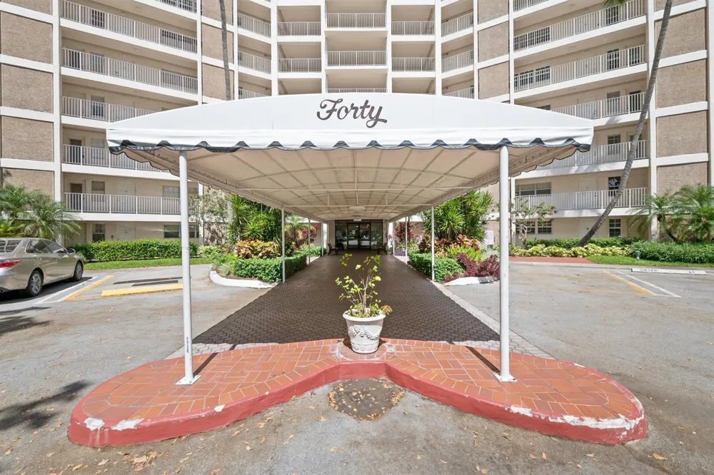 3051 COURSE DRIVE #211 Pompano Beach, FL 33069