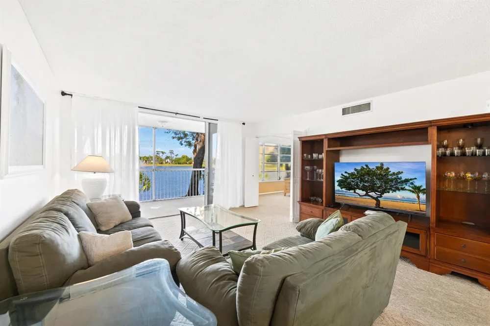 3051 COURSE DRIVE #211 Pompano Beach, FL 33069