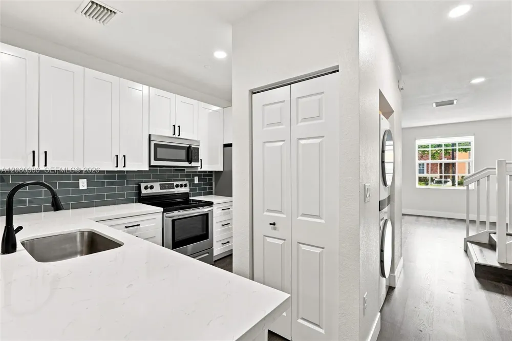 9145 SW 227th St #4 Cutler Bay, FL 33190