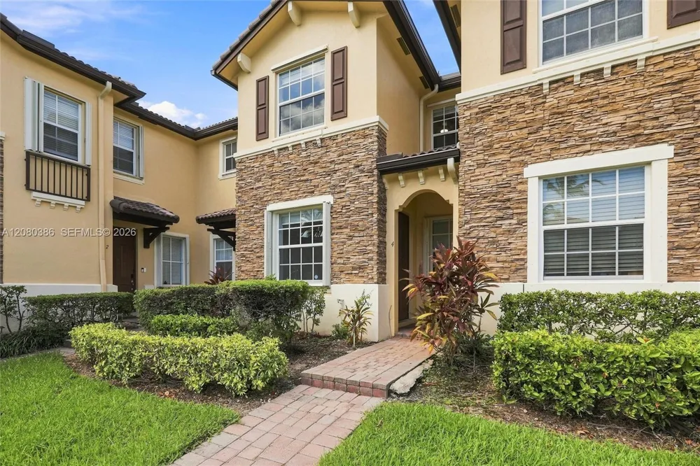 9145 SW 227th St #4 Cutler Bay, FL 33190