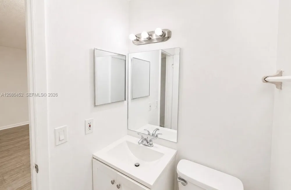 6141 W 22nd Ct #203 Hialeah, FL 33016