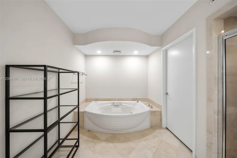 765 Crandon Blvd #507 Key Biscayne, FL 33149