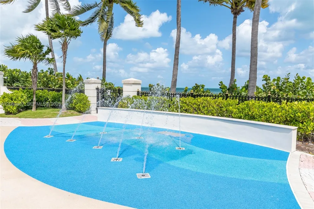 765 Crandon Blvd #507 Key Biscayne, FL 33149