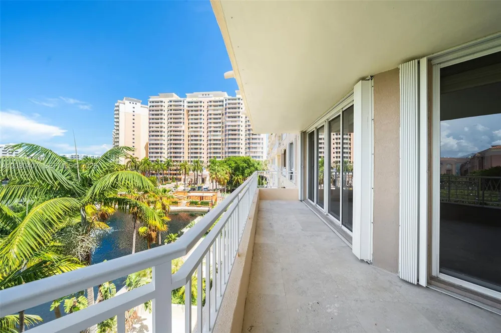765 Crandon Blvd #507 Key Biscayne, FL 33149