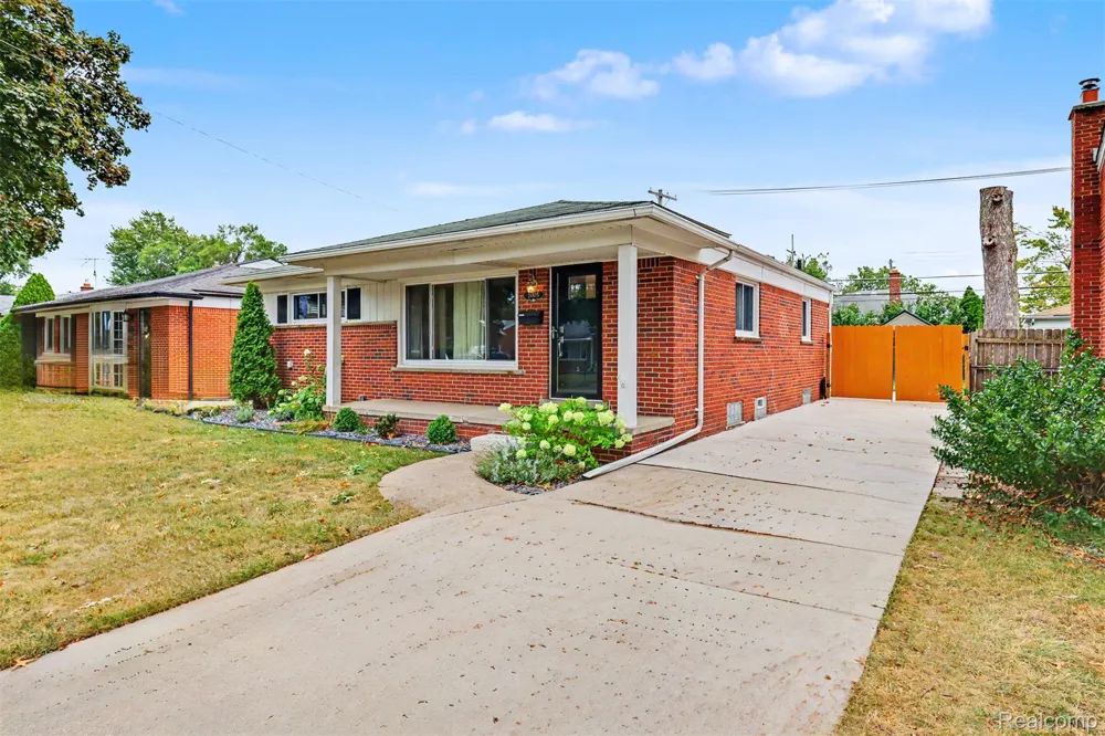 26605 Baldwin Street Dearborn Heights City, MI 48127