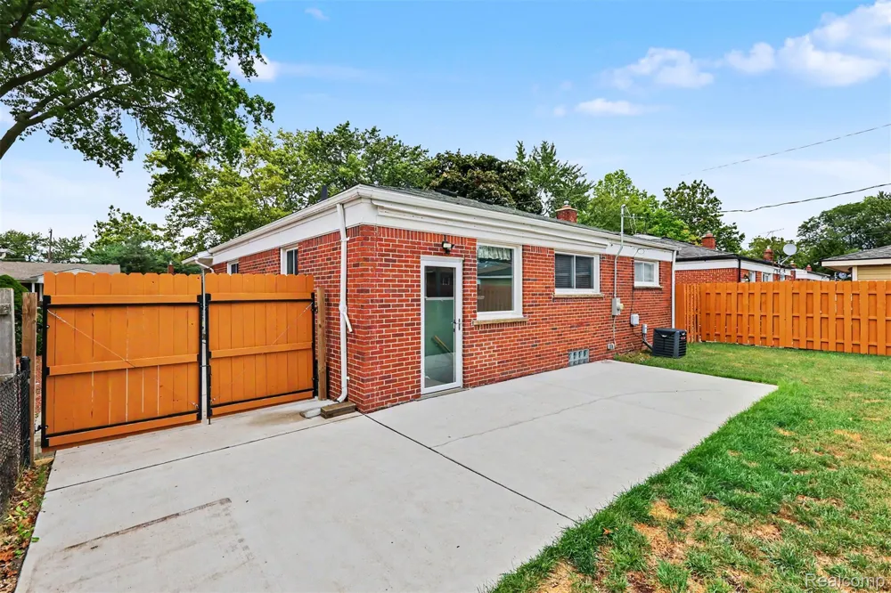 26605 Baldwin Street Dearborn Heights City, MI 48127
