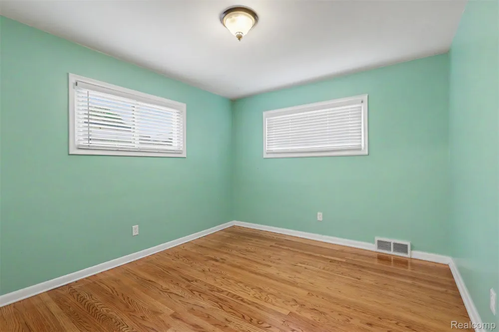 26605 Baldwin Street Dearborn Heights City, MI 48127