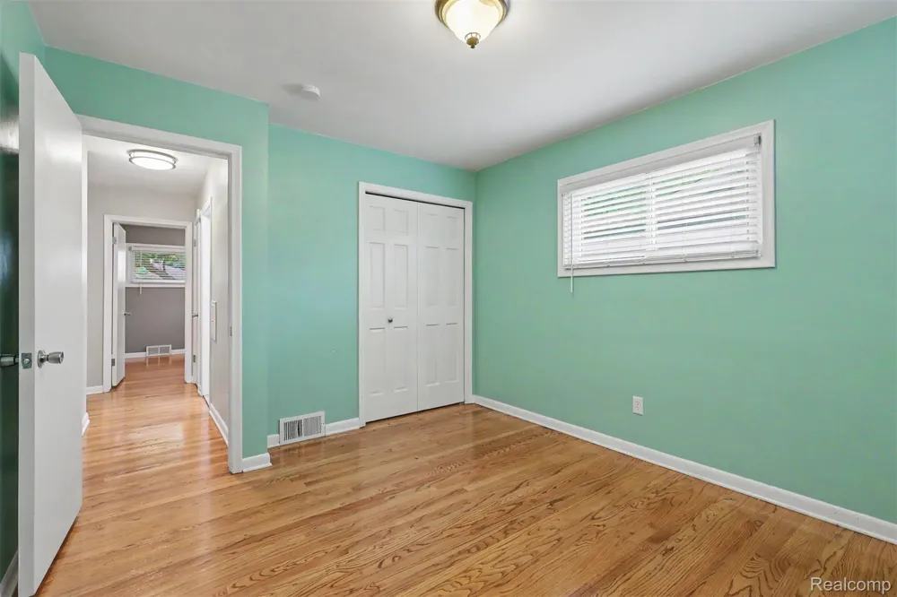26605 Baldwin Street Dearborn Heights City, MI 48127