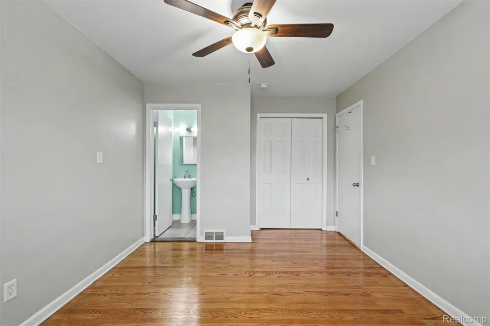 26605 Baldwin Street Dearborn Heights City, MI 48127