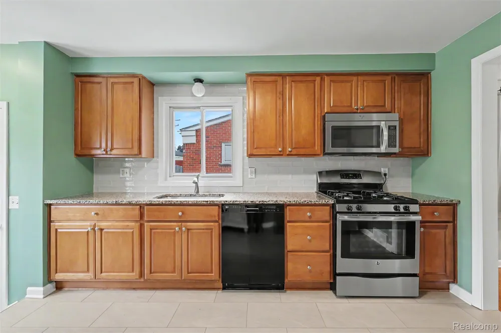 26605 Baldwin Street Dearborn Heights City, MI 48127