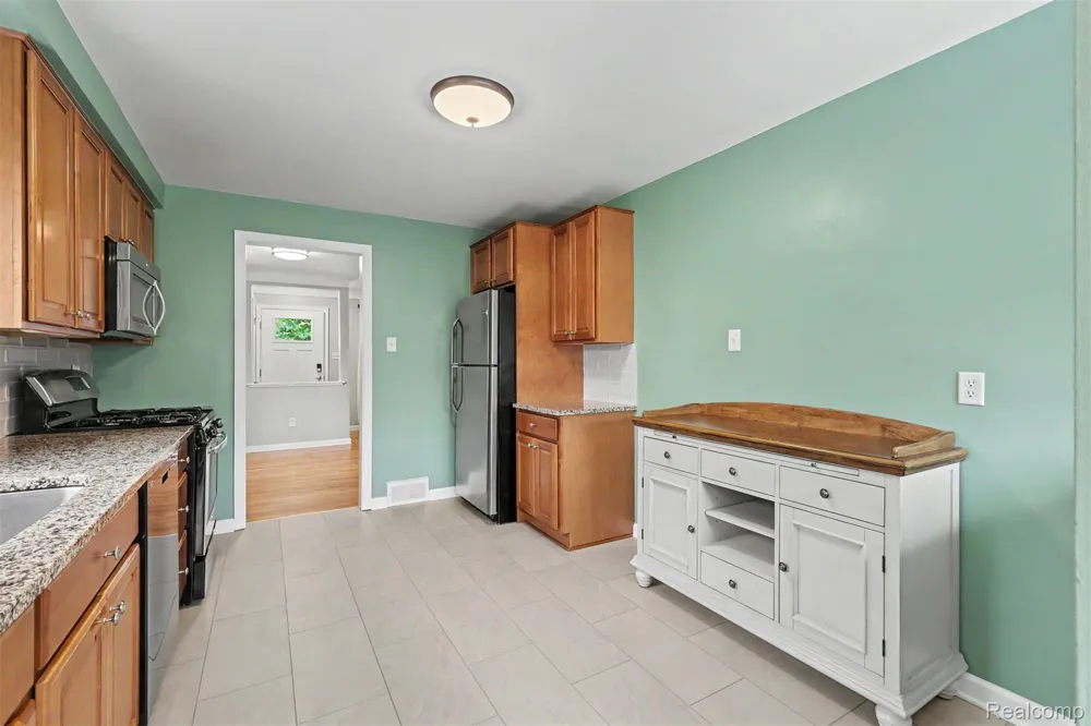 26605 Baldwin Street Dearborn Heights City, MI 48127