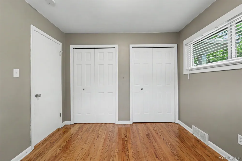 26605 Baldwin Street Dearborn Heights City, MI 48127