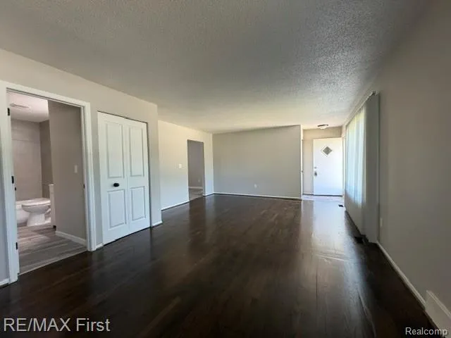4225 Grace Avenue Wayne City, MI 48184