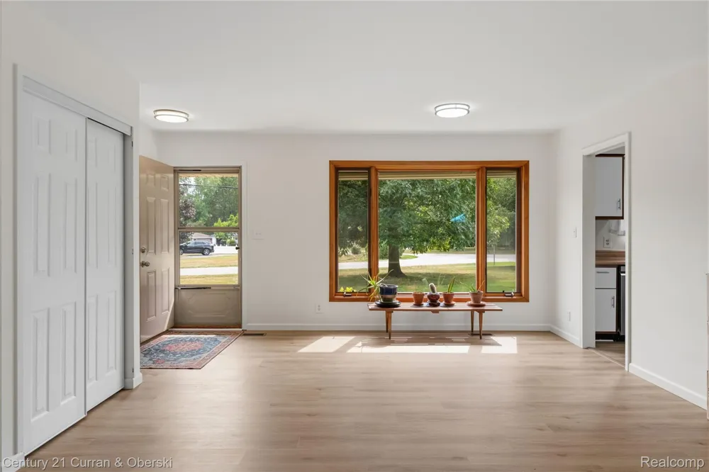 5336 W Briarcliff Knoll Drive West Bloomfield Charter Township, MI 48322