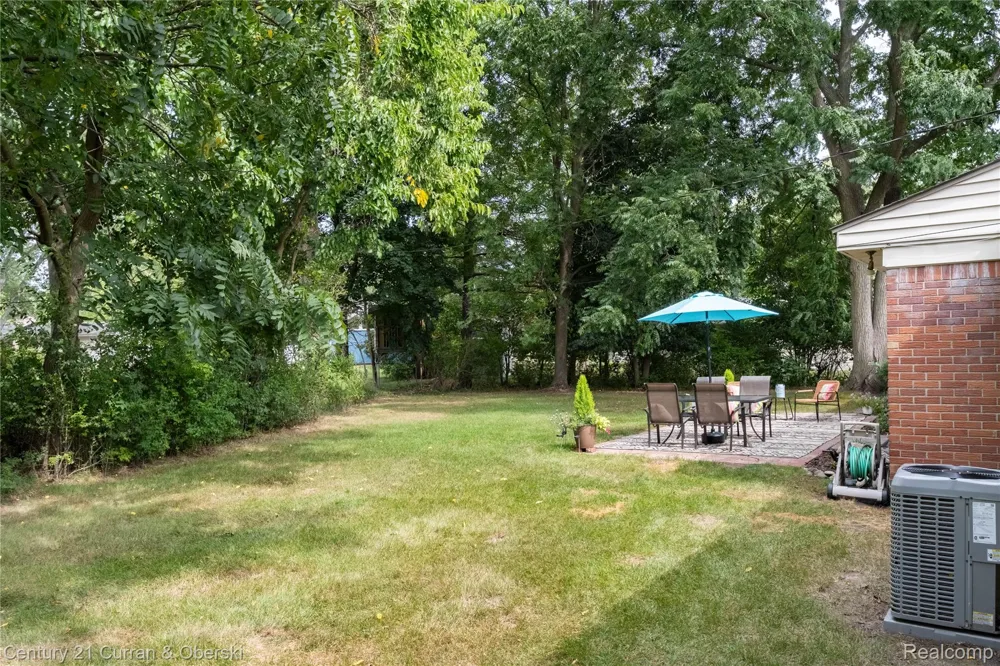 5336 W Briarcliff Knoll Drive West Bloomfield Charter Township, MI 48322