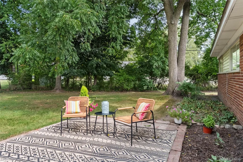 5336 W Briarcliff Knoll Drive West Bloomfield Charter Township, MI 48322