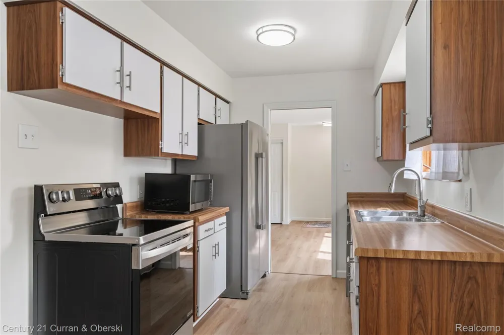 5336 W Briarcliff Knoll Drive West Bloomfield Charter Township, MI 48322