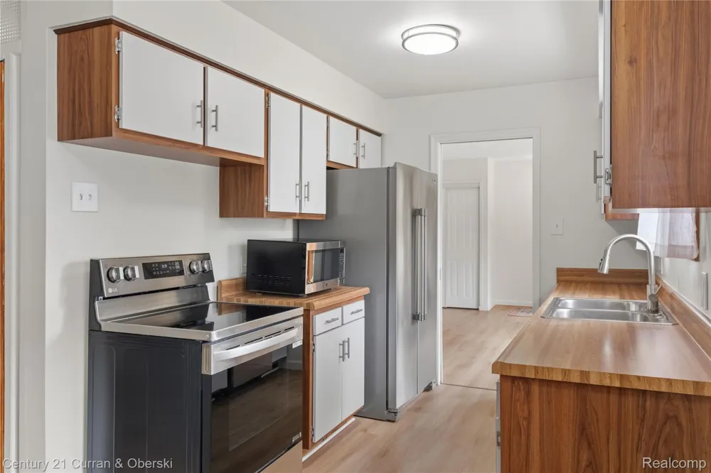 5336 W Briarcliff Knoll Drive West Bloomfield Charter Township, MI 48322