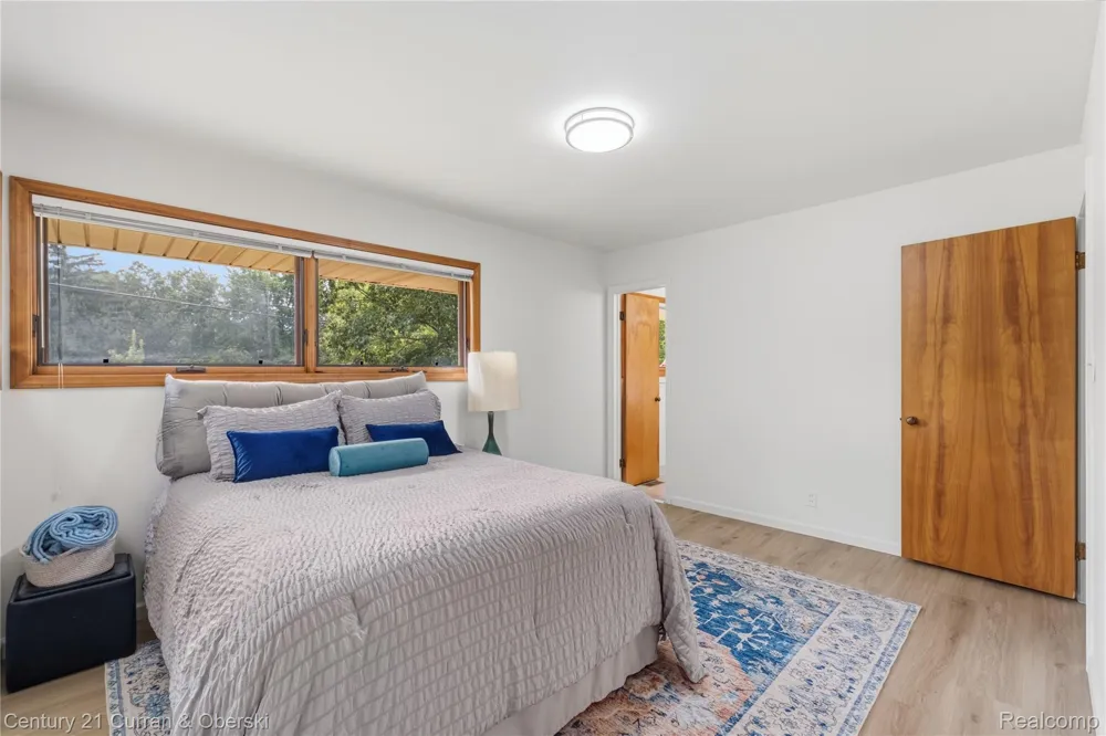 5336 W Briarcliff Knoll Drive West Bloomfield Charter Township, MI 48322