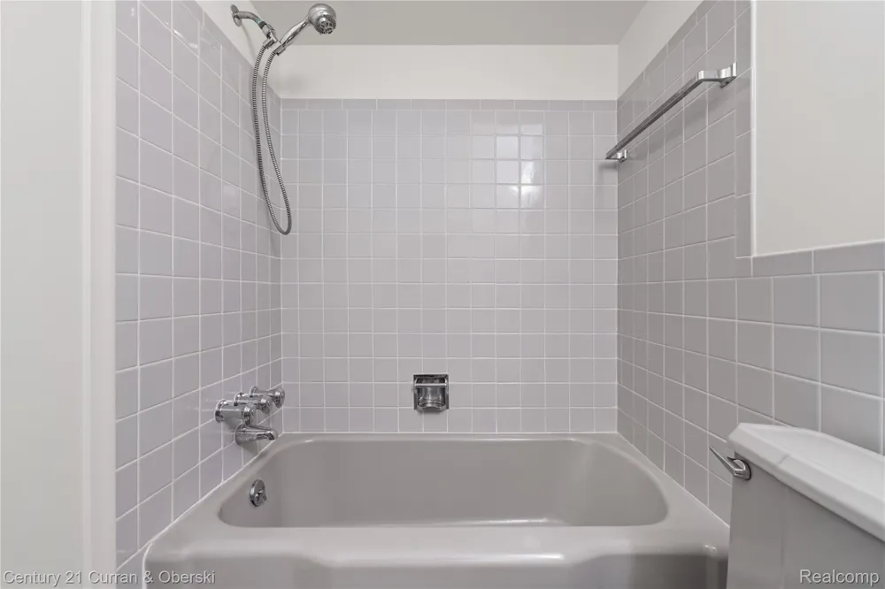 5336 W Briarcliff Knoll Drive West Bloomfield Charter Township, MI 48322