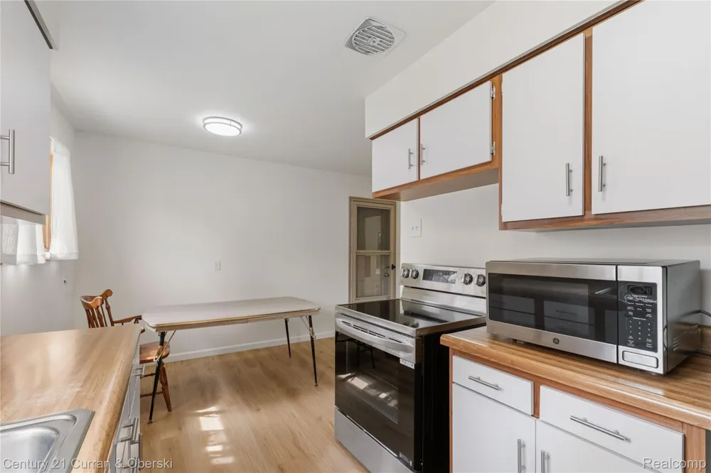 5336 W Briarcliff Knoll Drive West Bloomfield Charter Township, MI 48322