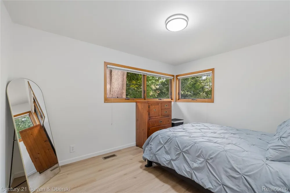 5336 W Briarcliff Knoll Drive West Bloomfield Charter Township, MI 48322